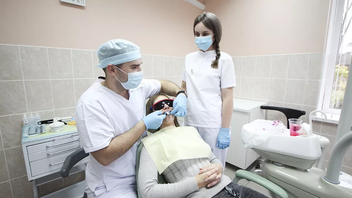 фото стоматолога за работой фото стоматолога за работой