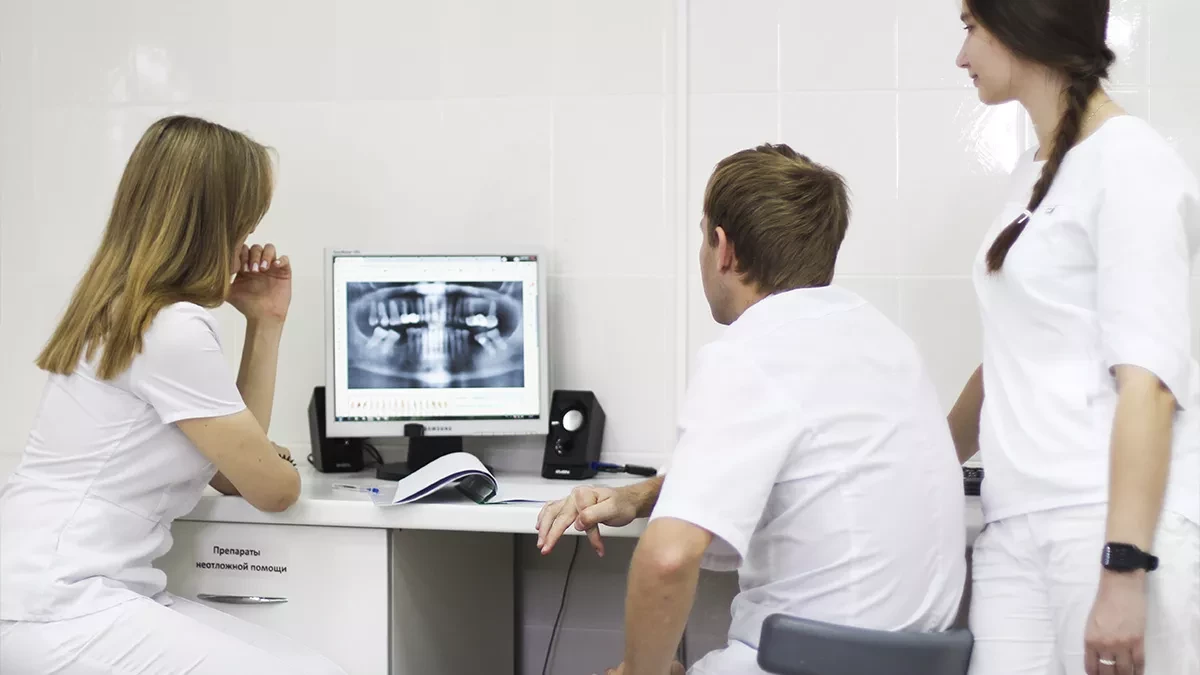 фото врачей изучающих снимок фото врачей изучающих снимок